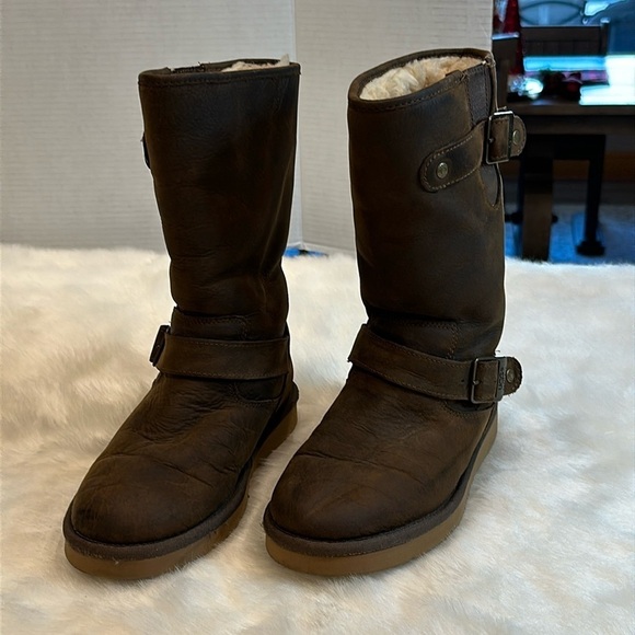 UGG Shoes - UGGs dark brown boot with a metal UGG Australia on back of boot size US 5